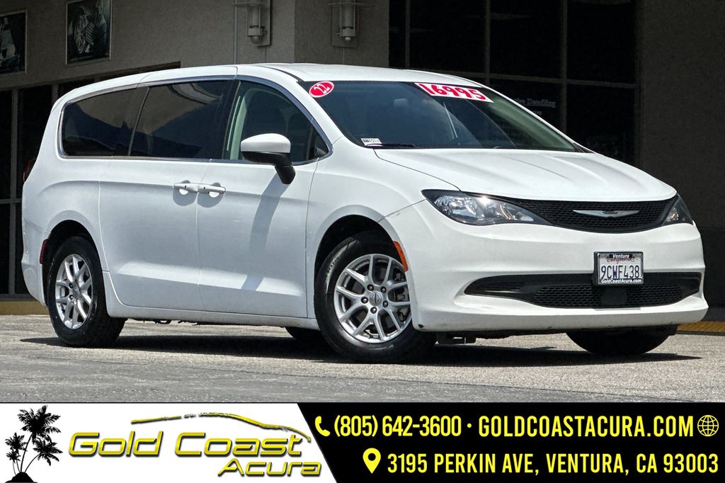 2022 Chrysler Voyager LX's photo