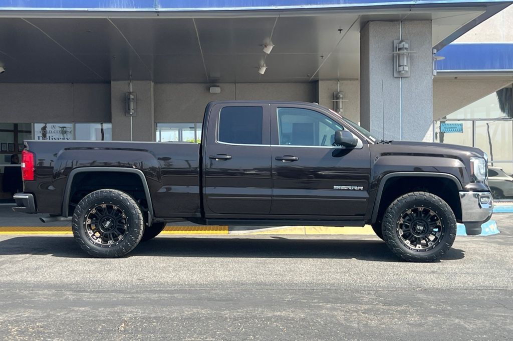 2018 GMC Sierra 1500 SLE photo 3