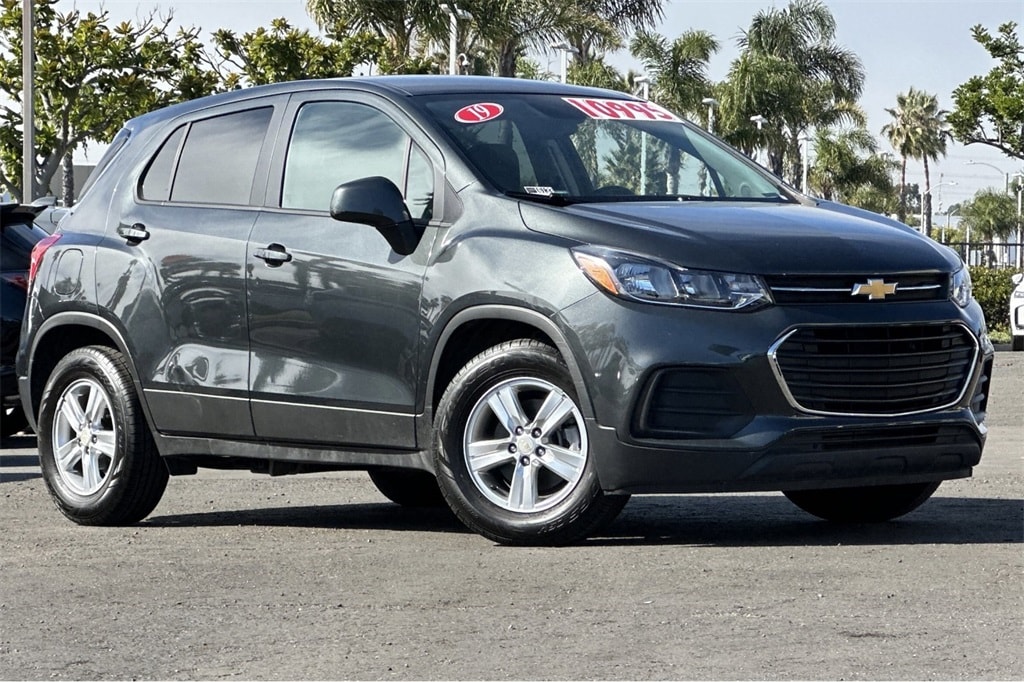 Used 2019 Chevrolet Trax LS with VIN 3GNCJKSB1KL211872 for sale in Ventura, CA