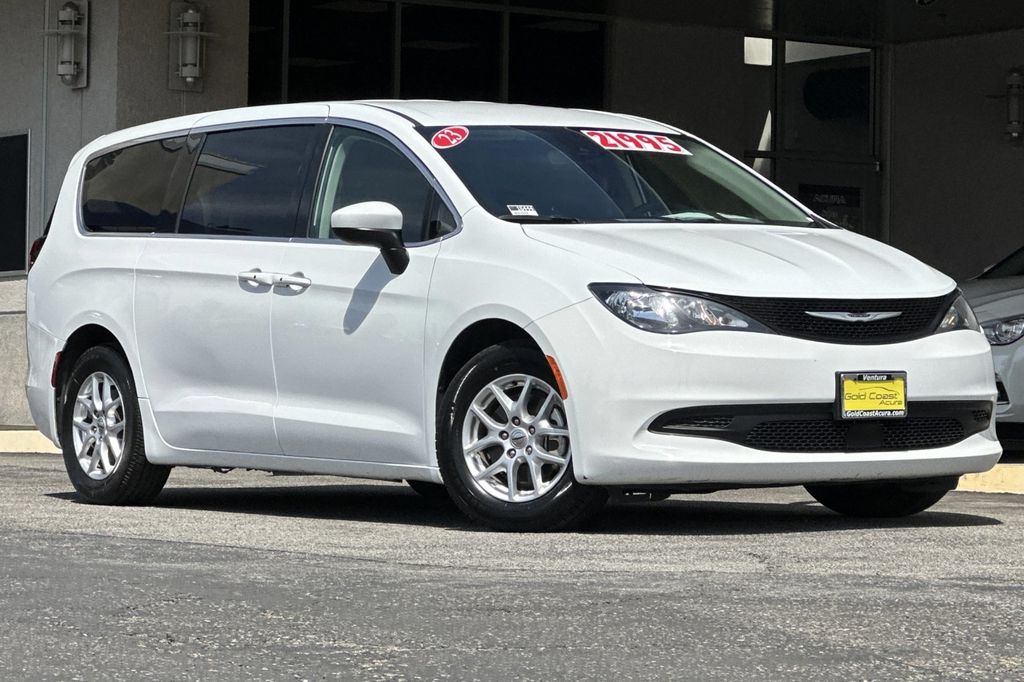 2023 Chrysler Voyager LX photo 2