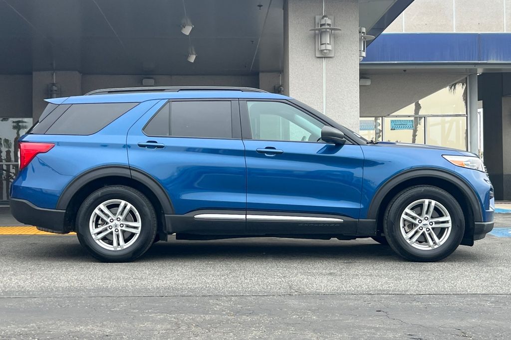 2021 Ford Explorer XLT photo 2