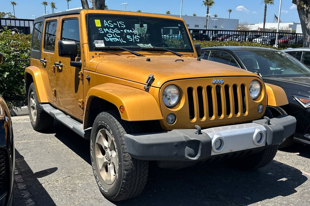 2014 Jeep Wrangler Unlimited Sahara 4x4 photo 2