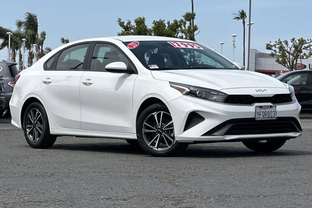 2023 Kia Forte LXS photo 2