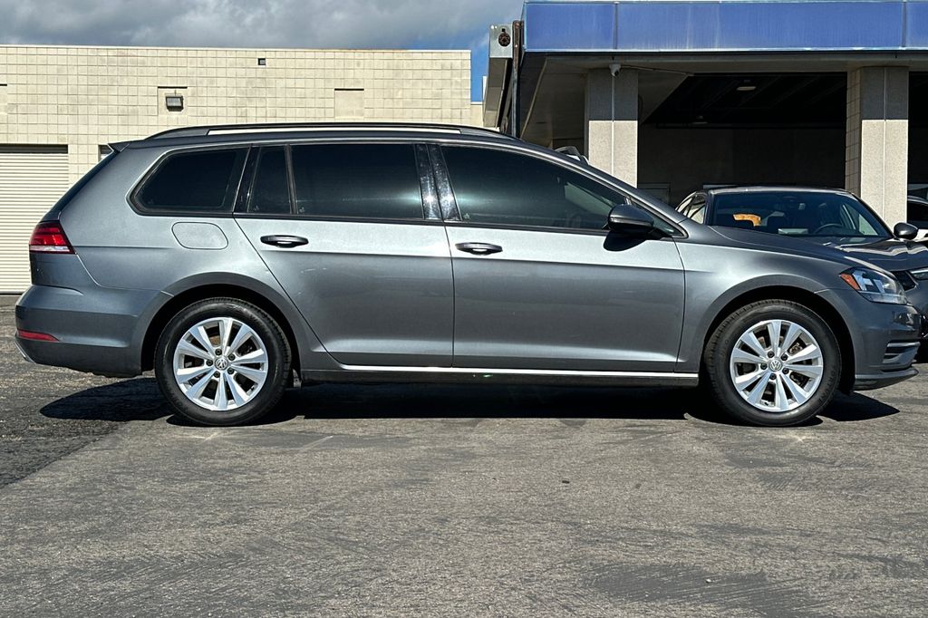 2018 Volkswagen Golf SportWagen TSI S 4MOTION photo 3