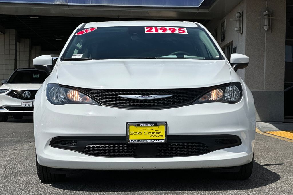 2023 Chrysler Voyager LX photo 6