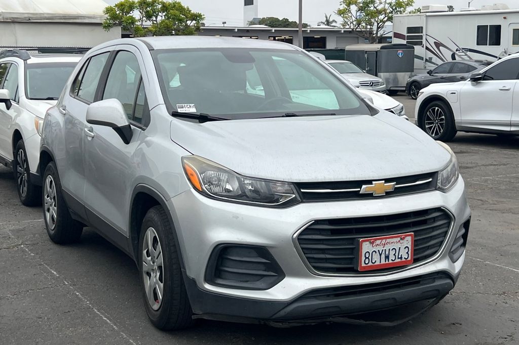 Used 2018 Chevrolet Trax LS with VIN 3GNCJKSB3JL276558 for sale in Ventura, CA