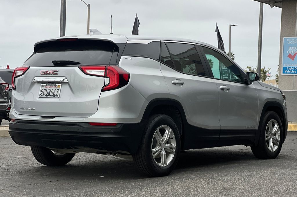 2022 GMC Terrain SLE photo 4