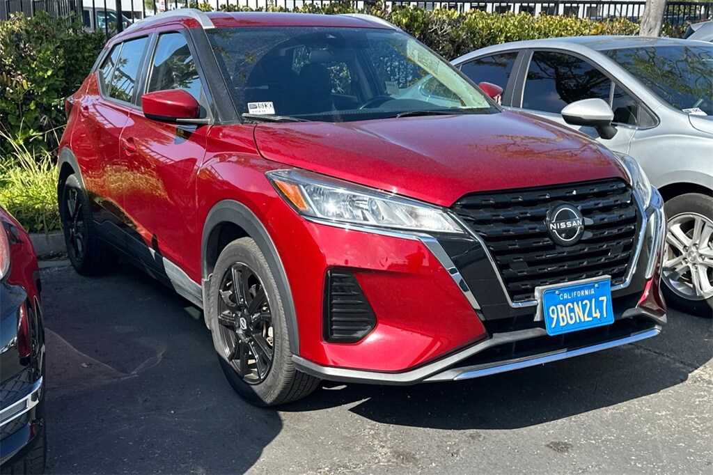 2022 Nissan Kicks SV photo 2