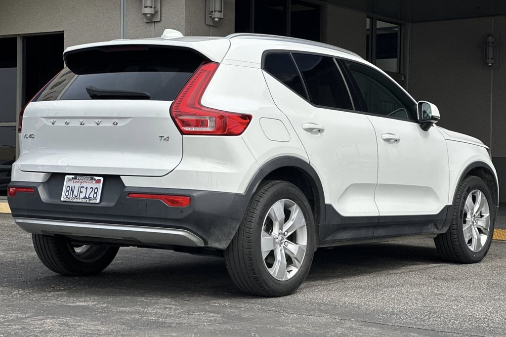 2020 Volvo XC40 T4 Momentum photo 4