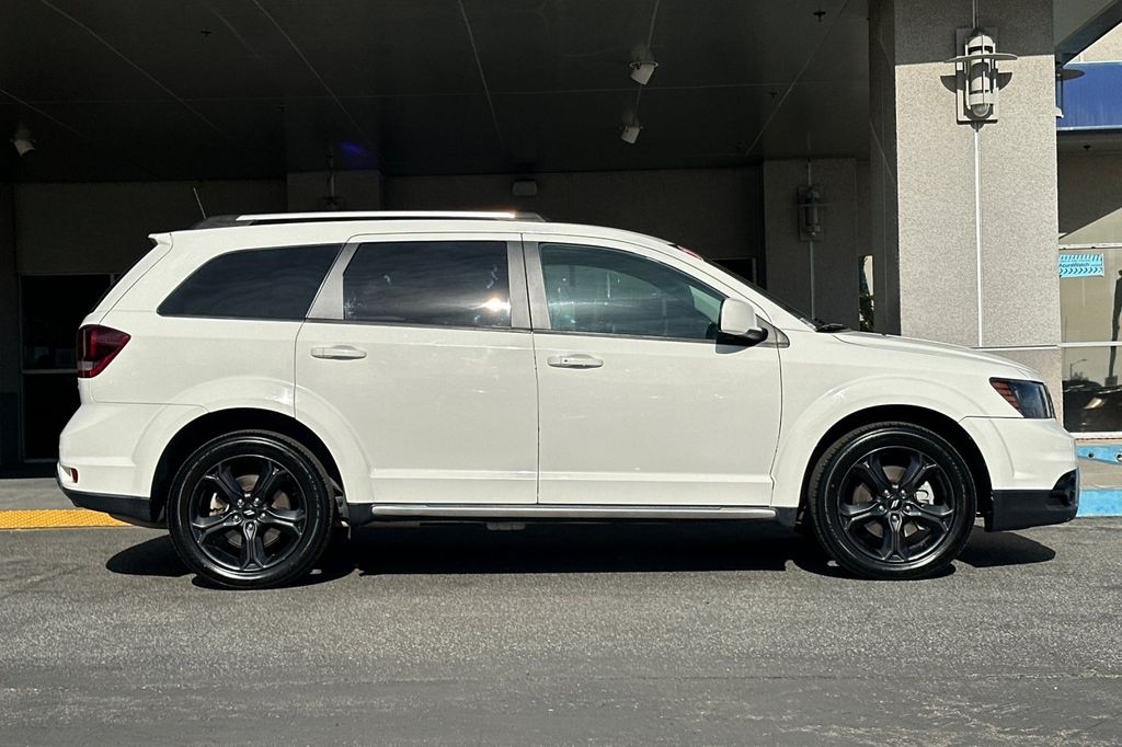 2020 Dodge Journey Crossroad photo 2