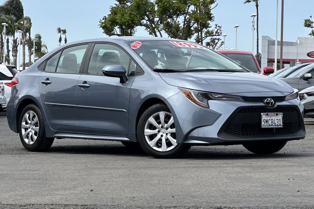 2021 Toyota Corolla LE photo 2