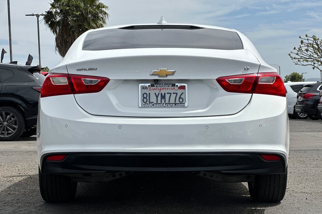 2018 Chevrolet Malibu LT photo 5