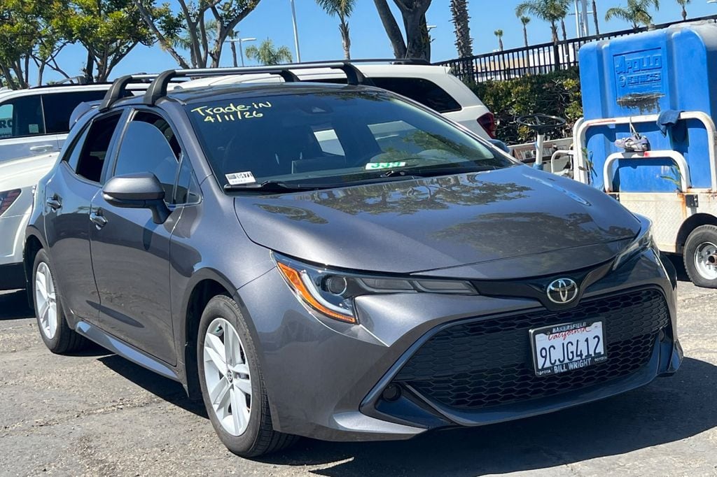 2022 Toyota Corolla Hatchback SE photo 2