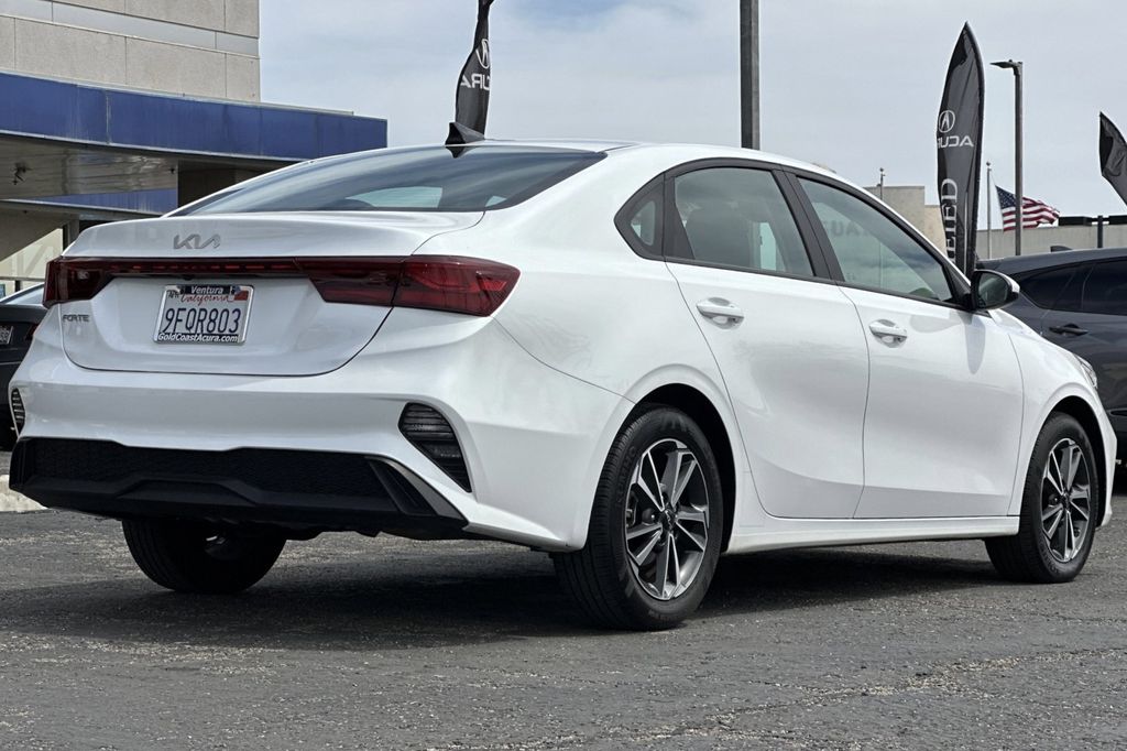 2023 Kia Forte LXS photo 4