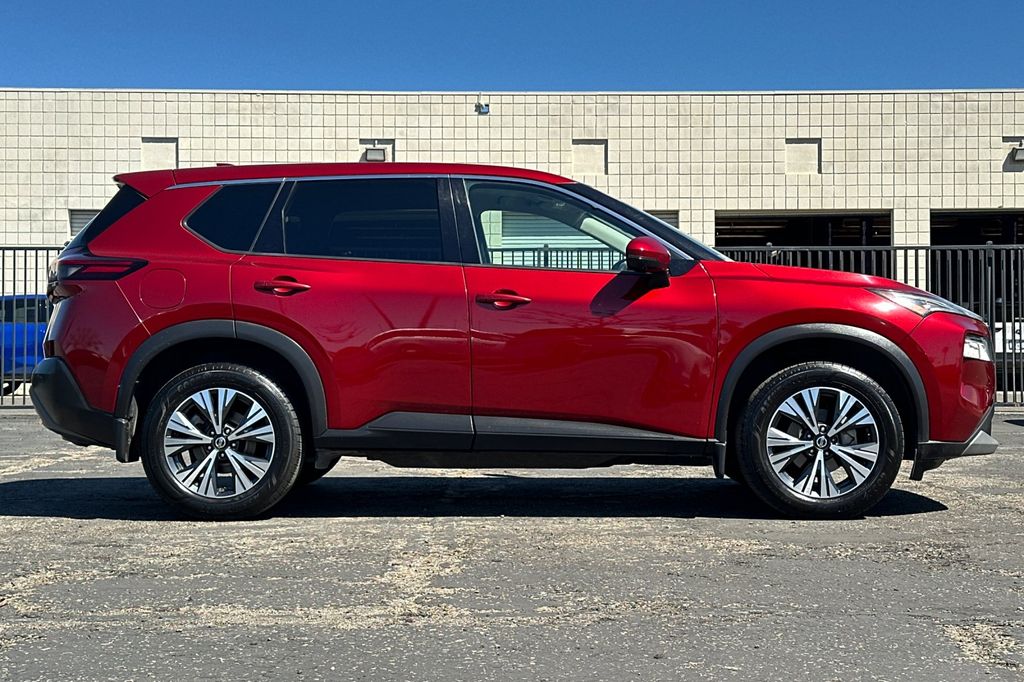 2021 Nissan Rogue SV photo 3