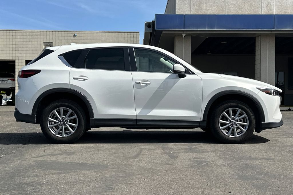 2023 Mazda CX-5 2.5 S Preferred Package photo 3