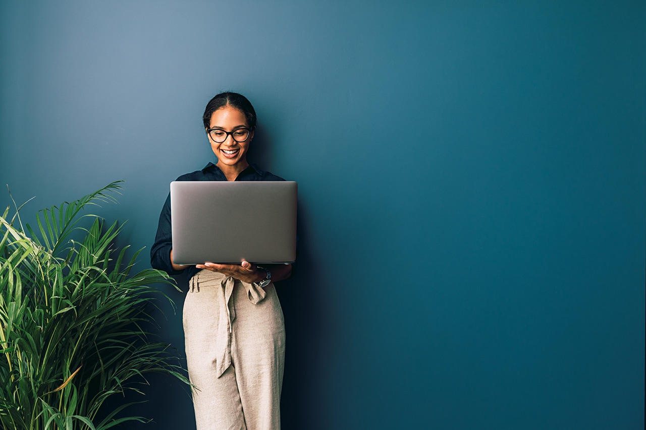 Woman applying for Acura financing on her laptop