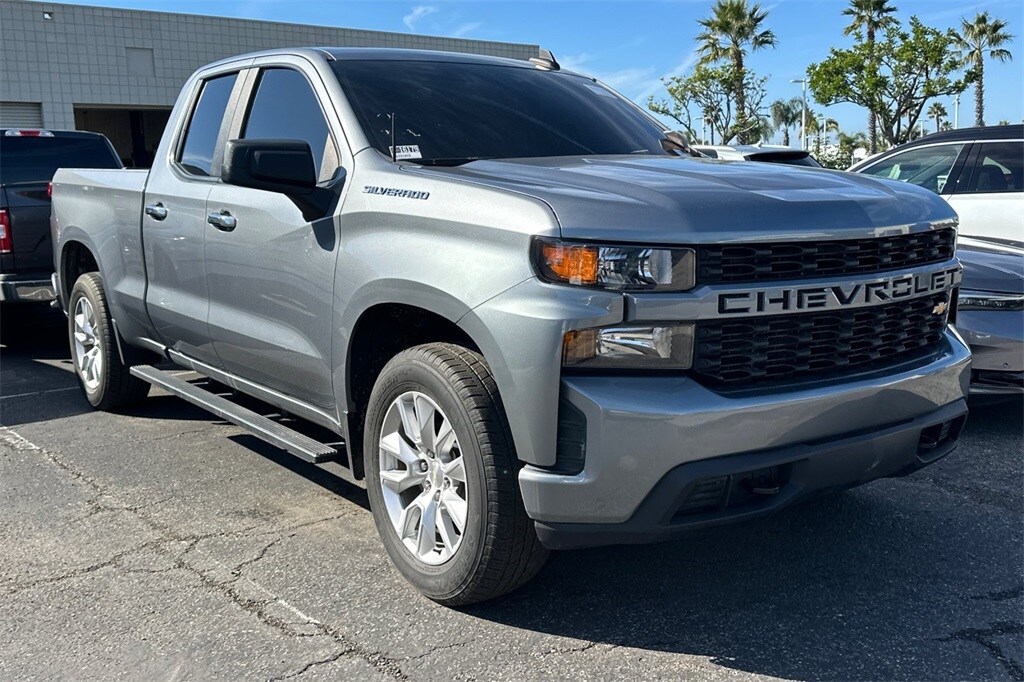 2019 Chevrolet Silverado 1500 Custom photo 2