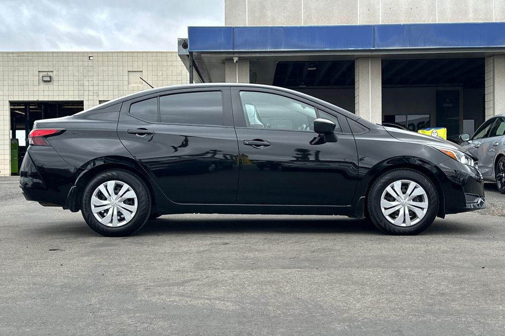 2024 Nissan Versa 1.6 S photo 3