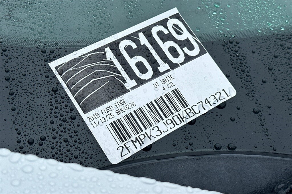 2019 Ford Edge SEL photo 2