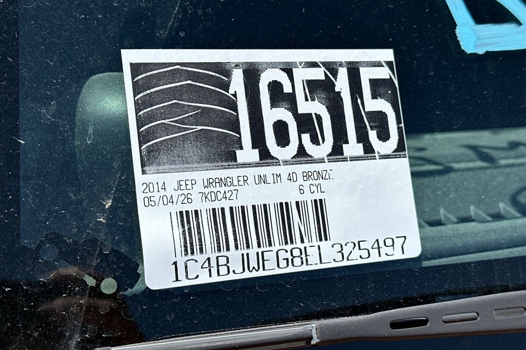 2014 Jeep Wrangler Unlimited Sahara 4x4 photo 3