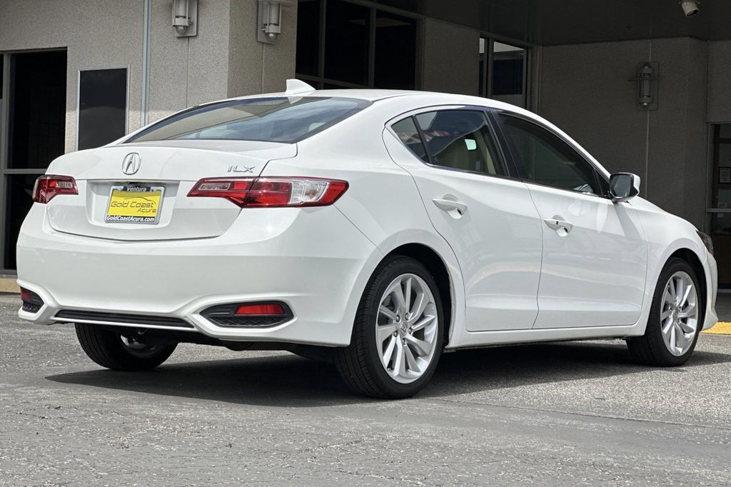 2018 Acura ILX Technology Plus photo 4