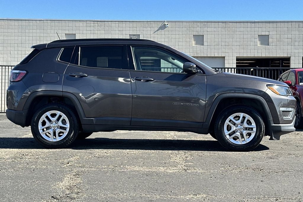 2018 Jeep Compass Sport FWD photo 3