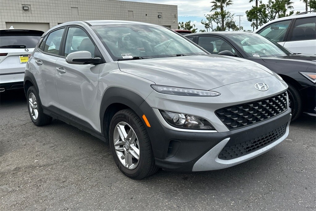 2023 Hyundai Kona SE photo 2