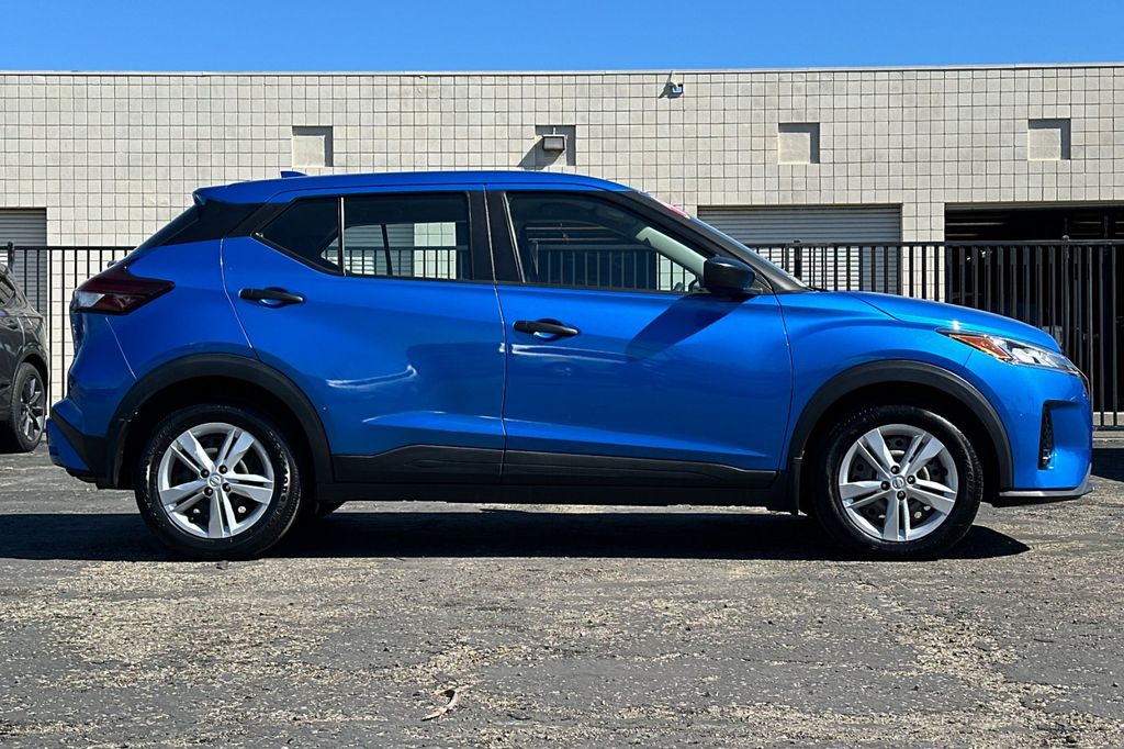 2021 Nissan Kicks S photo 3