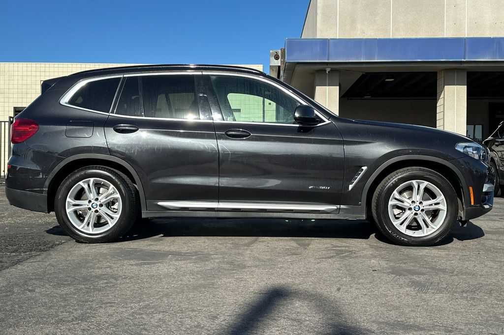 2018 BMW X3 xDrive30i photo 3
