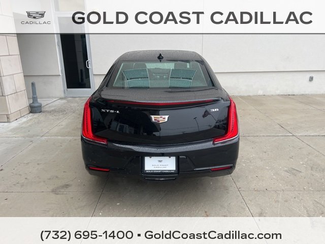 2019 Cadillac XTS photo 2