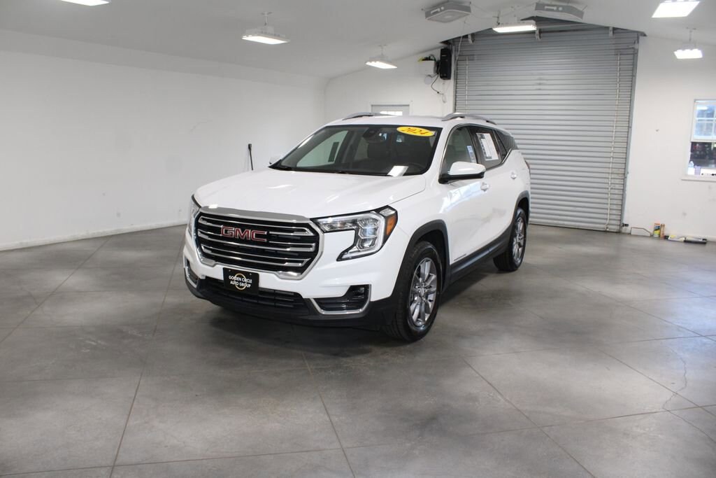 Used 2024 GMC Terrain SLT SUV