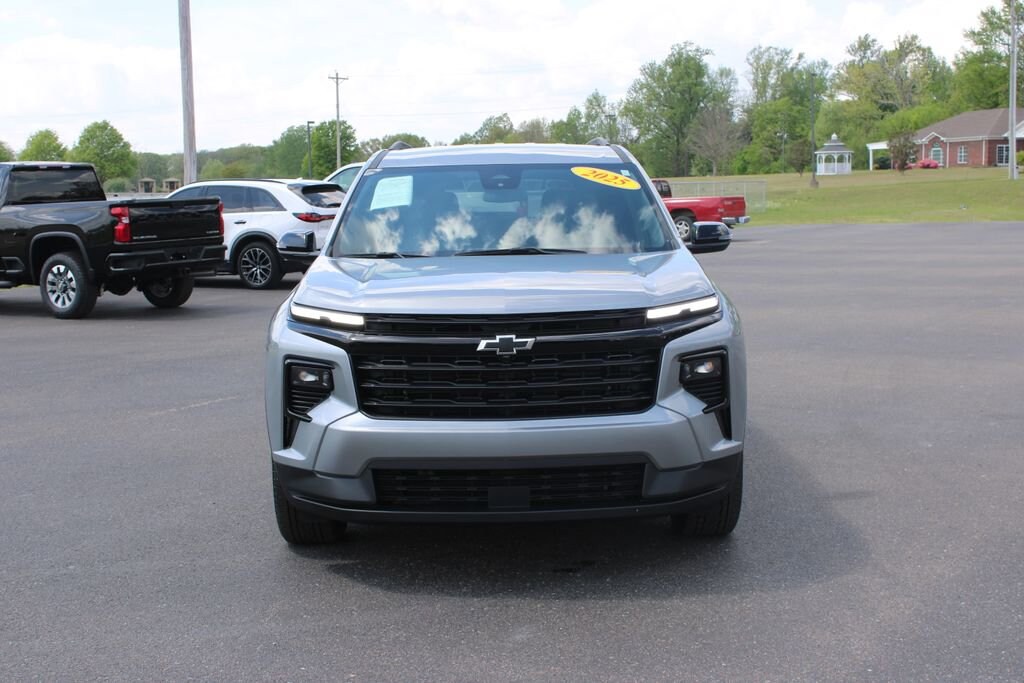 Used 2025 Chevrolet Traverse LT SUV