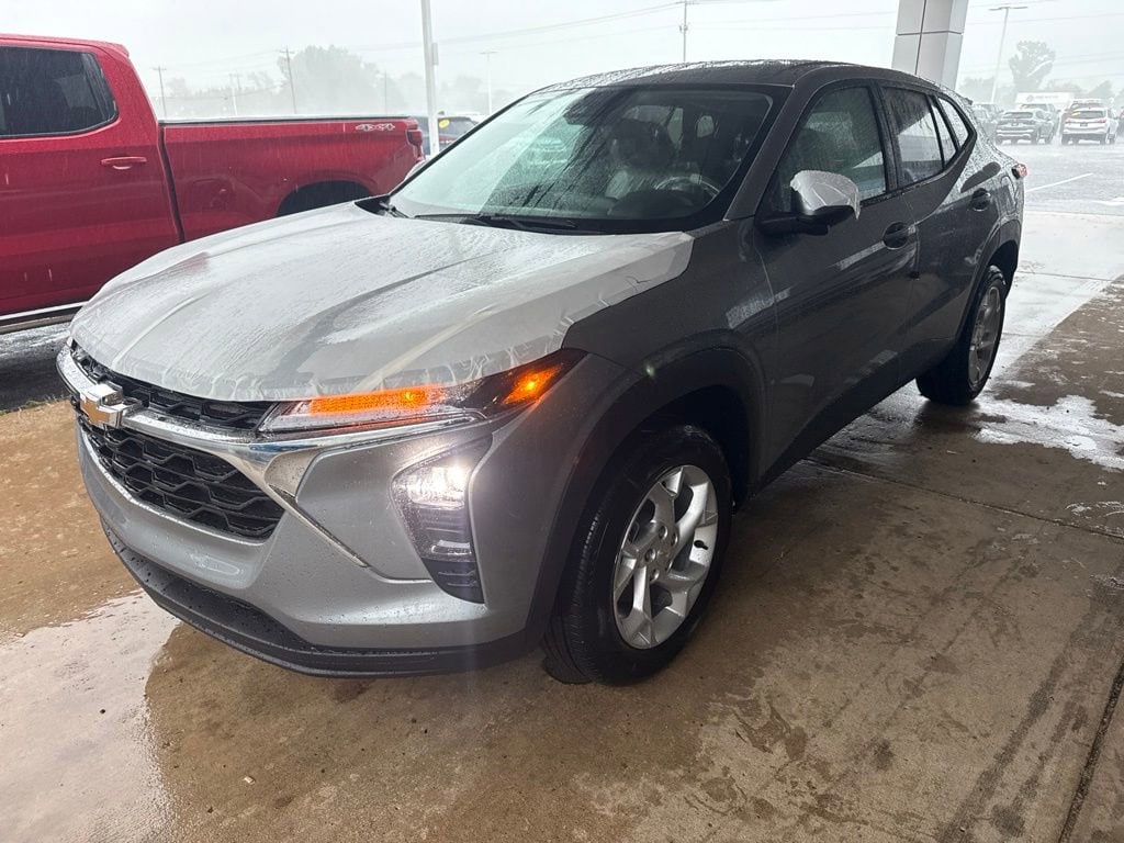 New 2026 Chevrolet Trax LS SUV