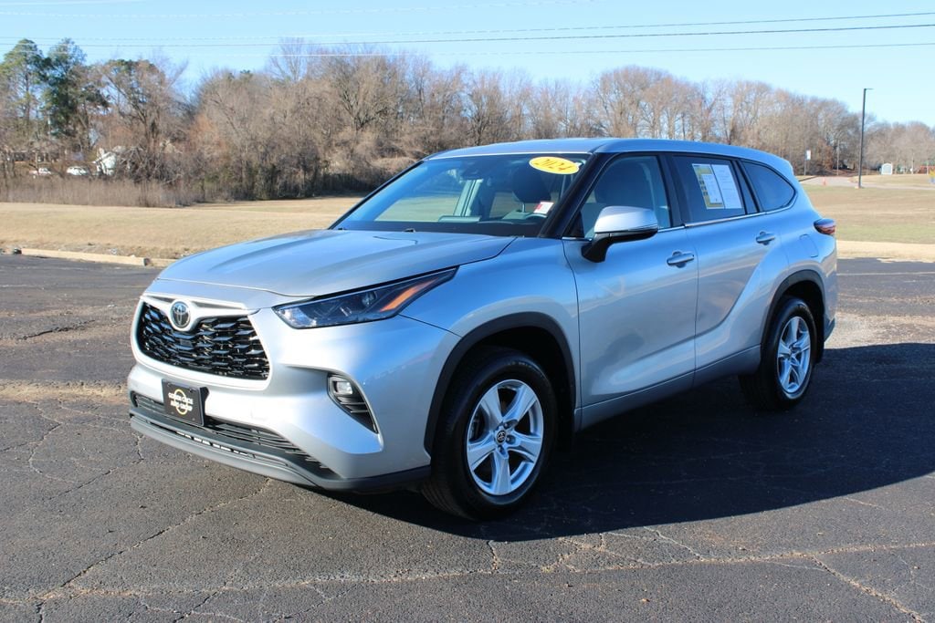 Used 2024 Toyota Highlander LE SUV