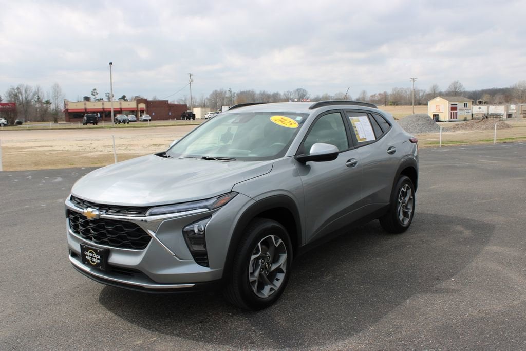 Used 2025 Chevrolet Trax LT SUV