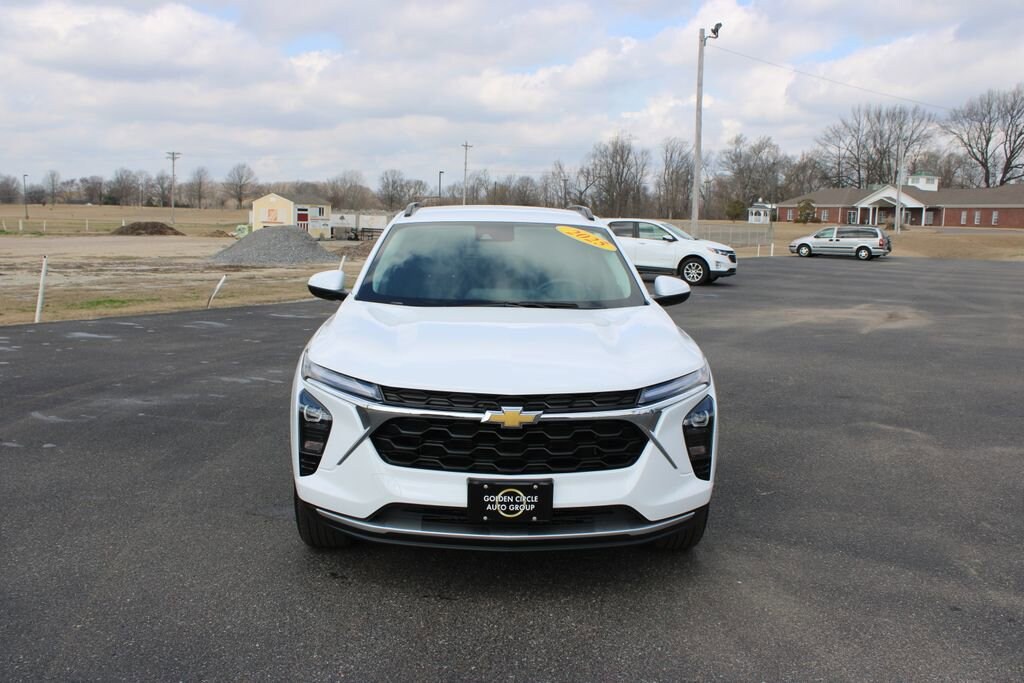 Used 2025 Chevrolet Trax LT SUV