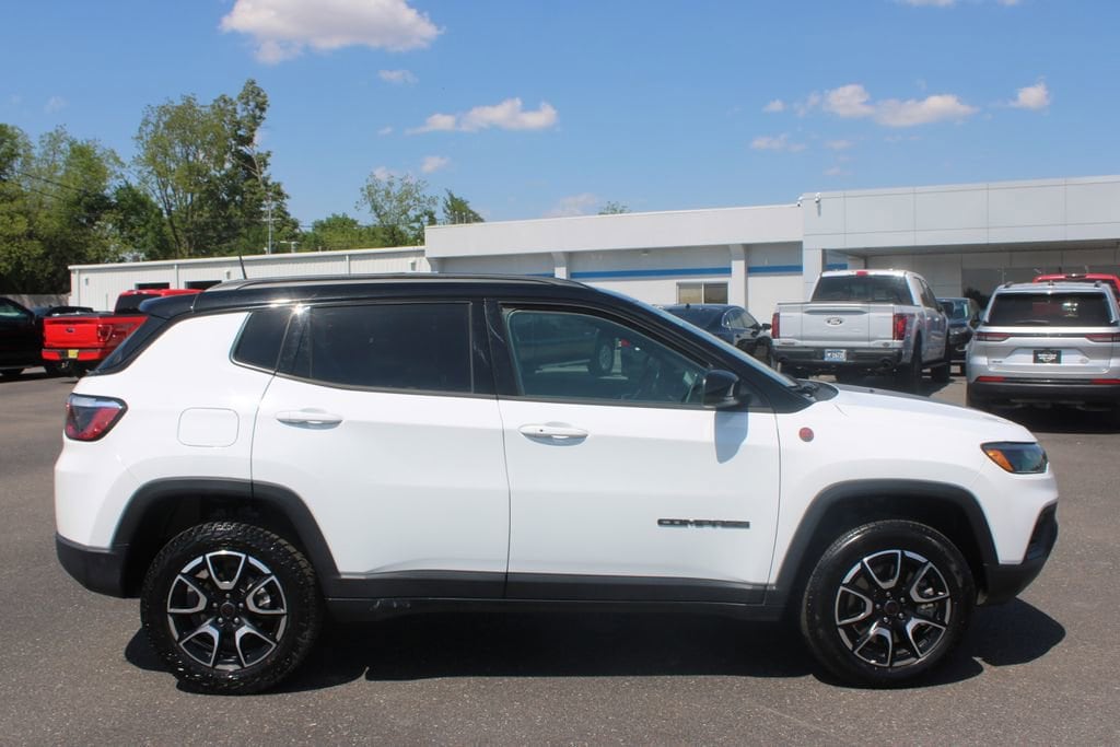 2025 Jeep Compass Trailhawk - Photo 11