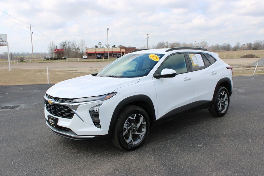 Used 2025 Chevrolet Trax LT SUV