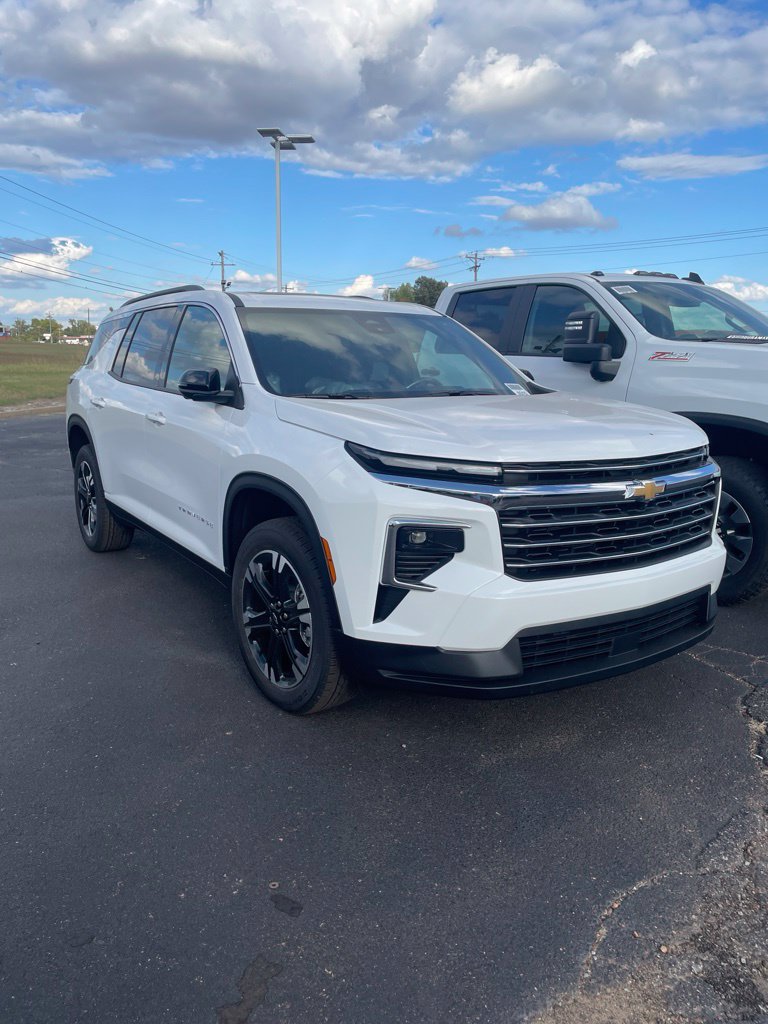 2027 Chevrolet Traverse LT SUV