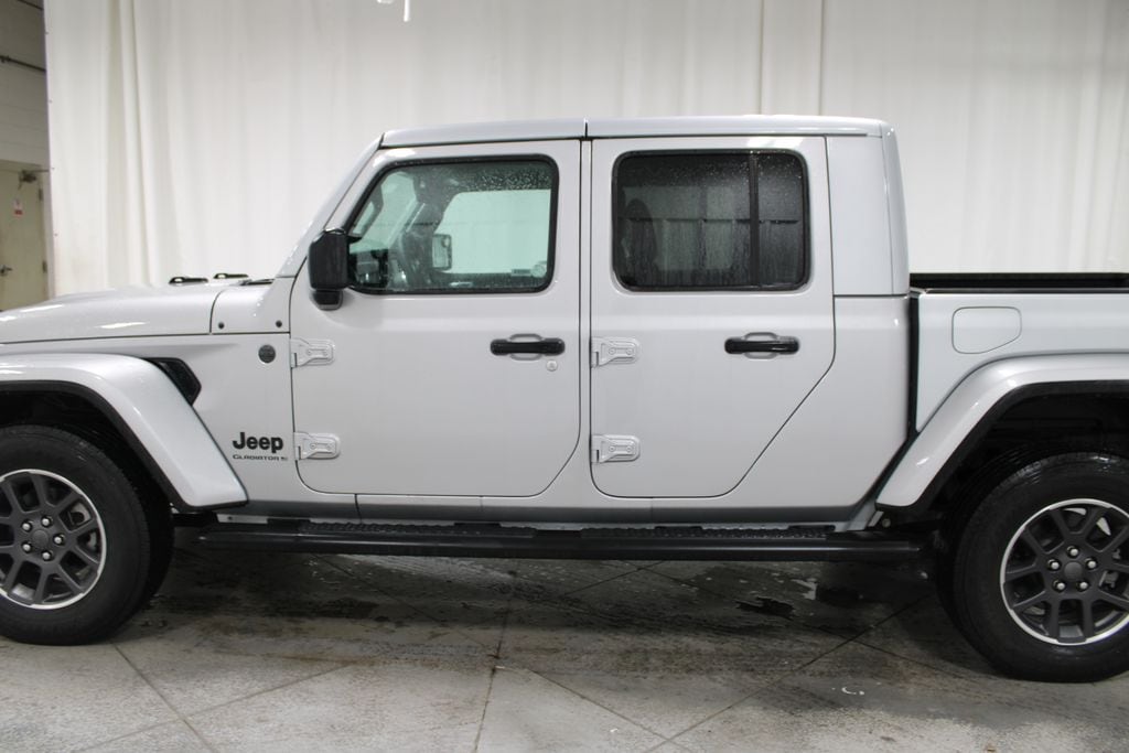 Used 2023 Jeep Gladiator Overland Truck