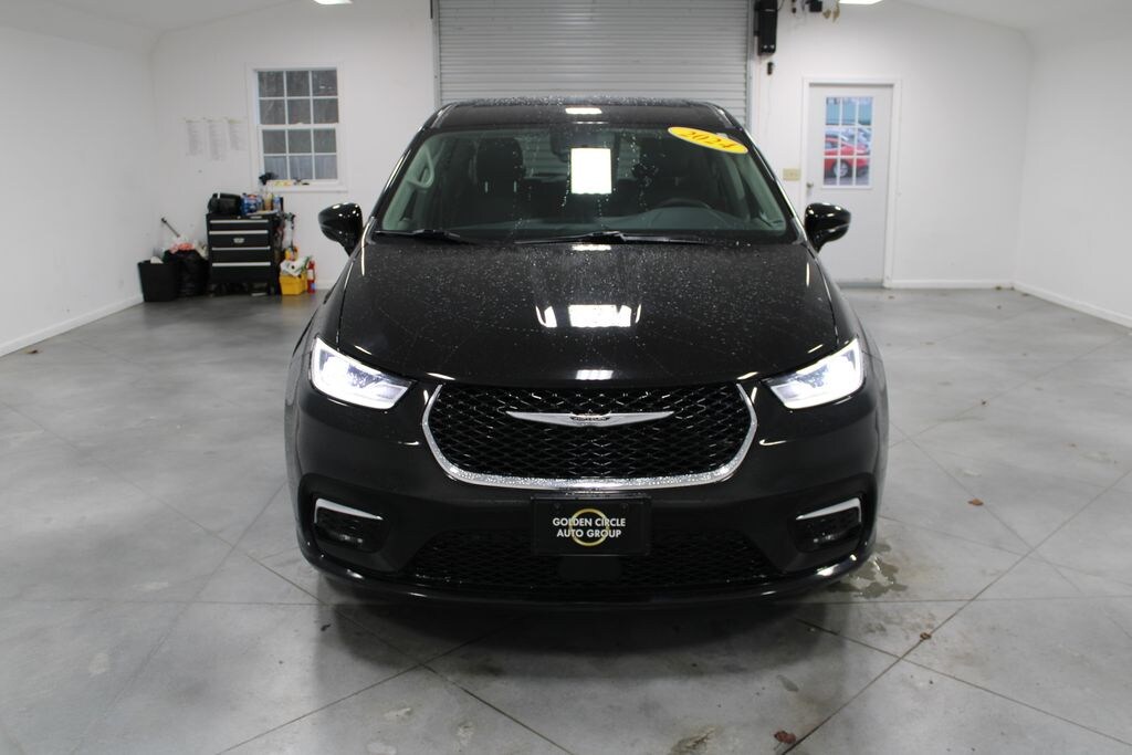 Used 2024 Chrysler Pacifica Touring L Minivan/Van