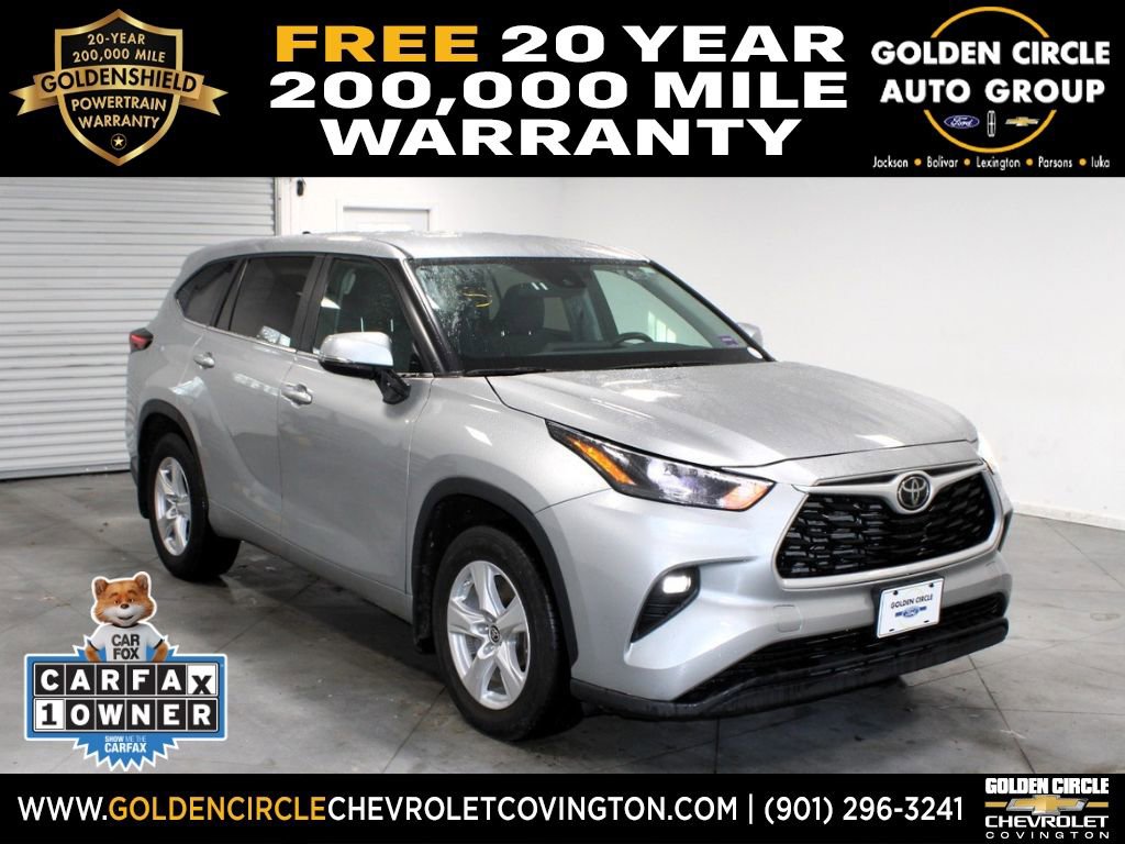 2024 Toyota Highlander LE's photo