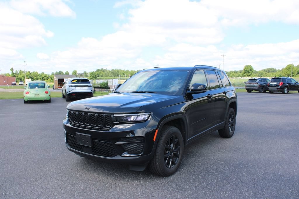 Used 2024 Jeep Grand Cherokee Altitude