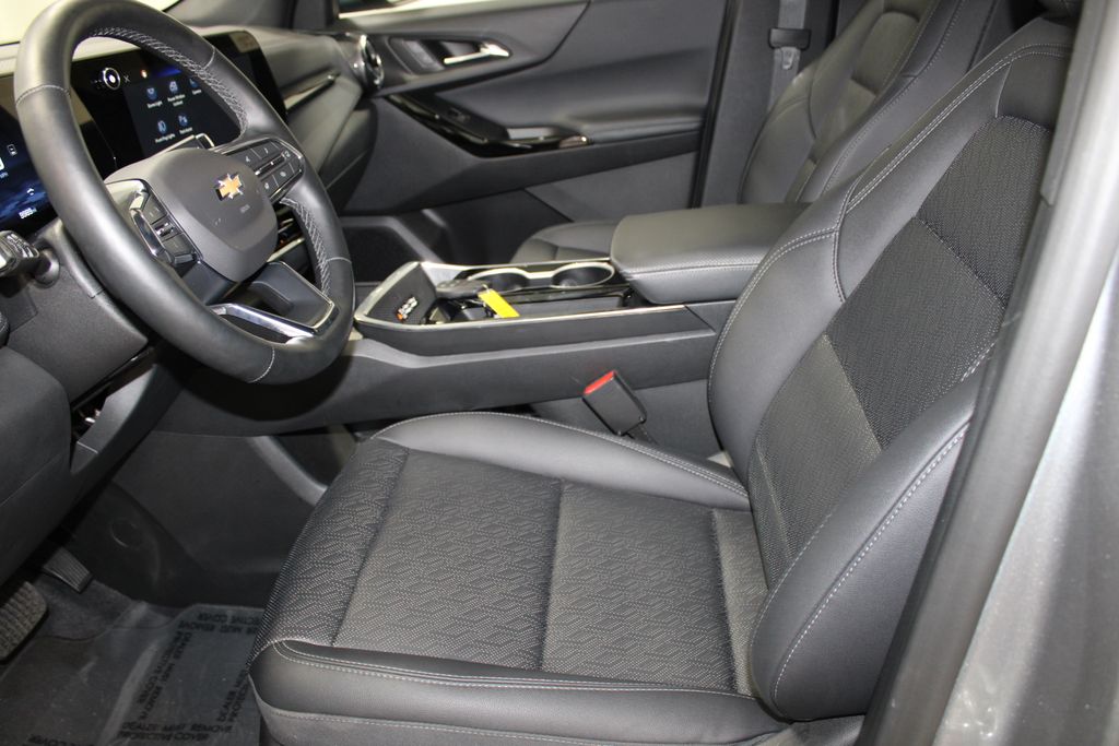 2025 Chevrolet Equinox LT - Photo 12