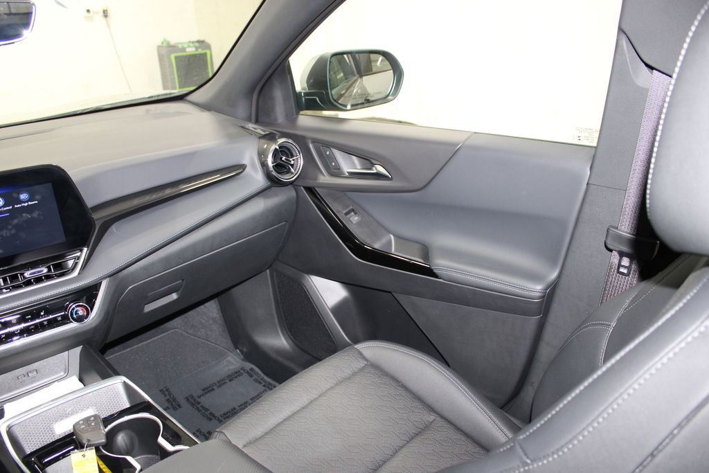 2025 Chevrolet Equinox LT - Photo 28