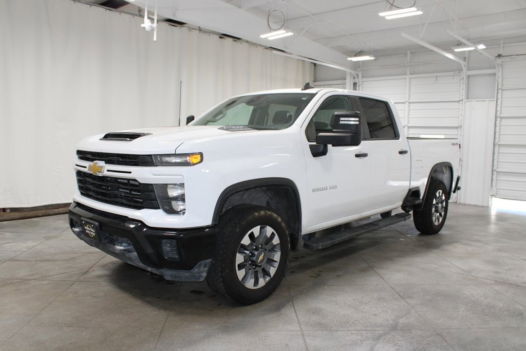 2024 Chevrolet Silverado 2500HD Custom photo 3