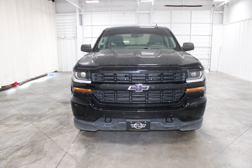 2018 Chevrolet Silverado 1500 Custom photo 2