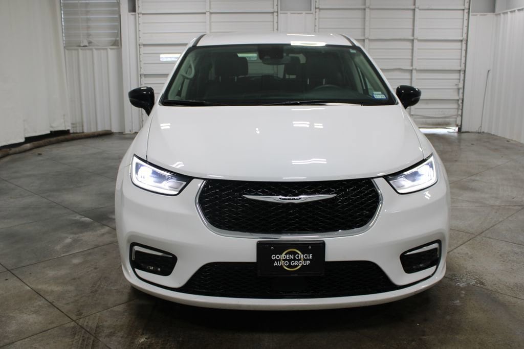 Used 2024 Chrysler Pacifica Touring L