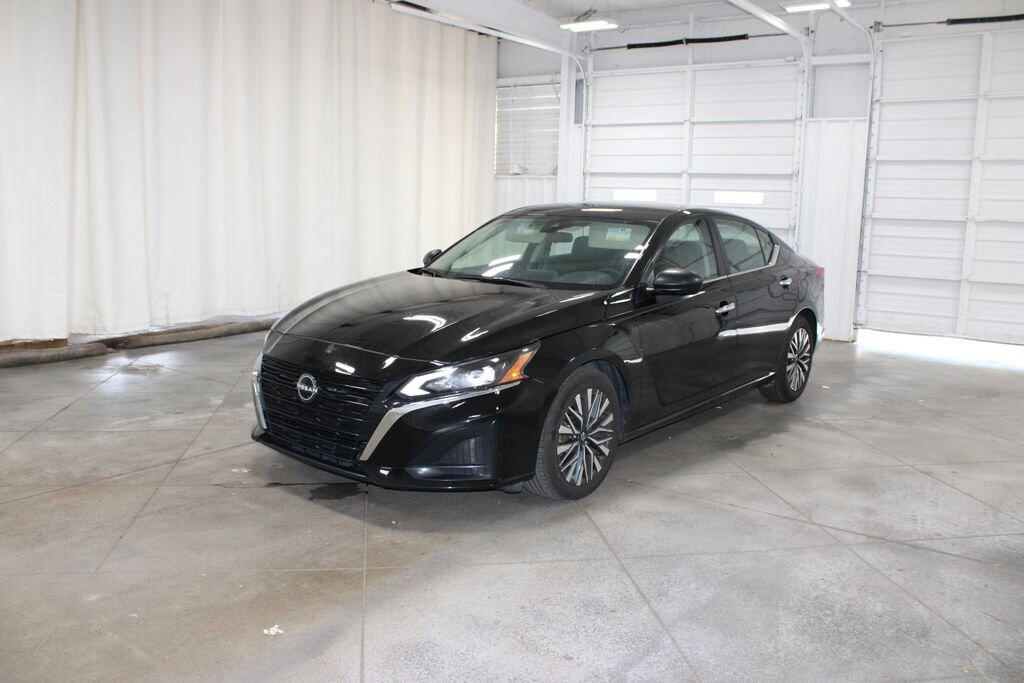 Used 2024 Nissan Altima 2.5 SV